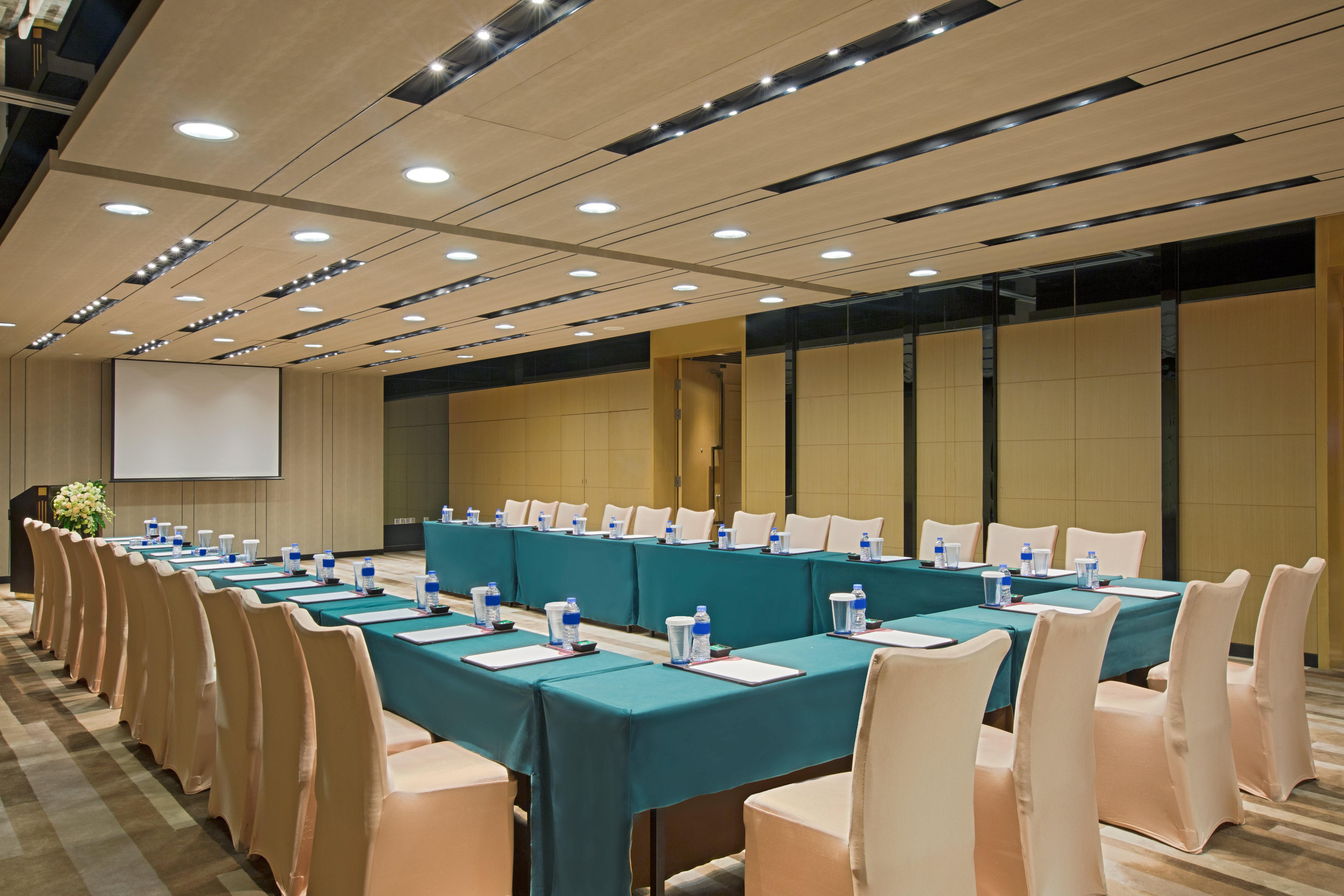 Crowne Plaza Guangzhou Huadu By Ihg - Free Shuttle Bus Between Hotel To Exhibition Center During Canton Fair Esterno foto
