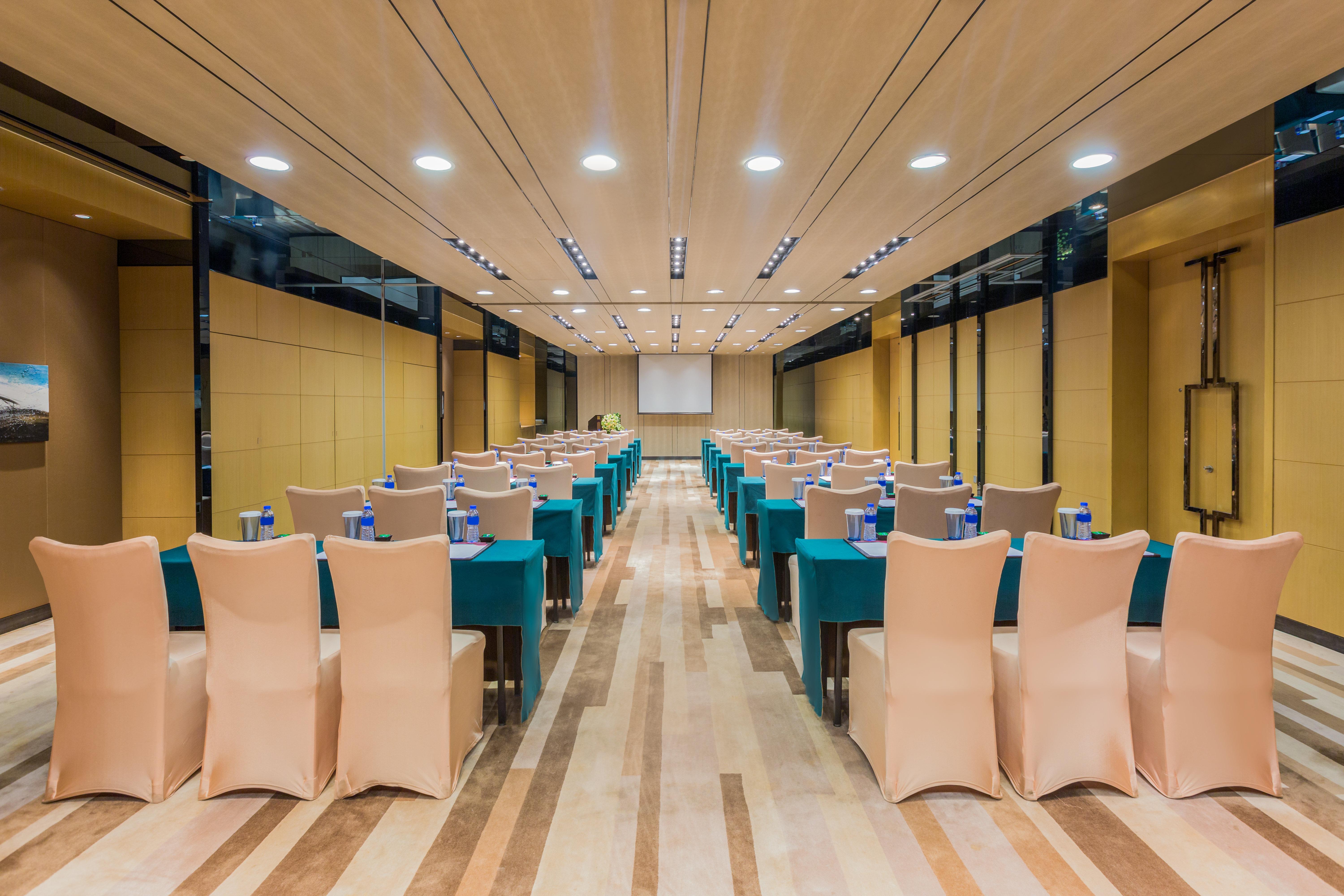 Crowne Plaza Guangzhou Huadu By Ihg - Free Shuttle Bus Between Hotel To Exhibition Center During Canton Fair Esterno foto